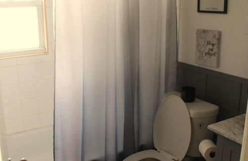 Queens House | Quaint private room in charming queens