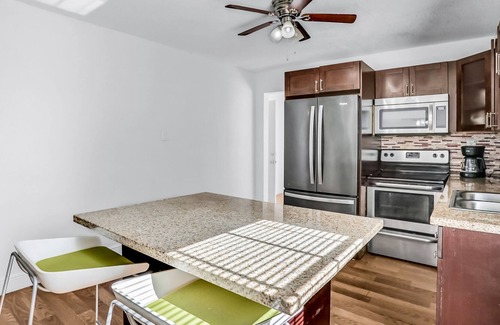 Westside House | Quaint, private stay with a large yard, private washer/dryer - snowbird friendly