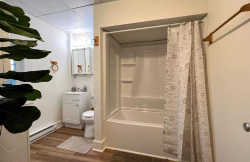 Cliffwood House | Quaint Renovated Single Family