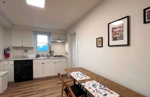 Cliffwood House | Quaint Renovated Single Family