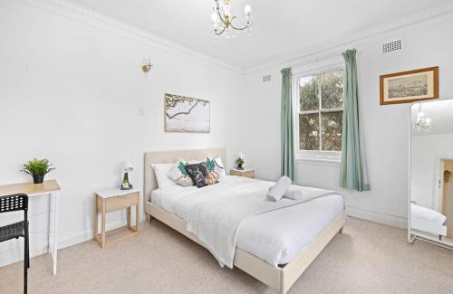 Maroubra South House | Quaint Retreat - 6BR - Free Parking - Centrally Located