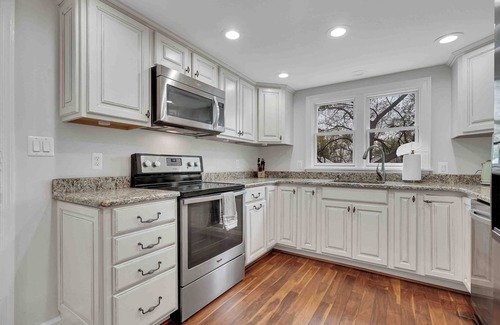 Leesburg's Old and Historic District House | Quaint Royal Cottage @ Historic Leesburg