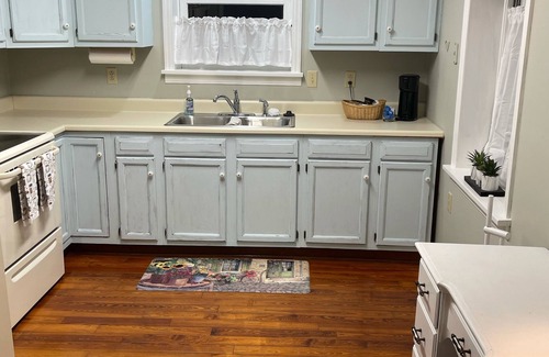 Live Oak House | Quaint rural downtown community close to springs, 3 rivers, biking & equestrian
