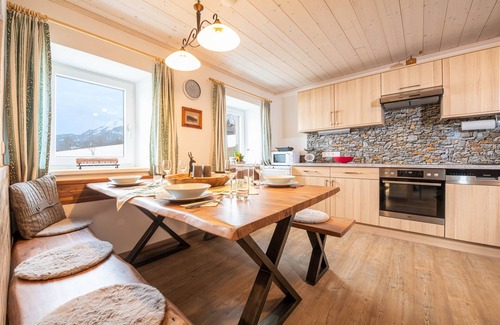 Sankt Martin am Grimming House | Quaint, rustic vacation home with hut flair on the sunny side of the Grimming