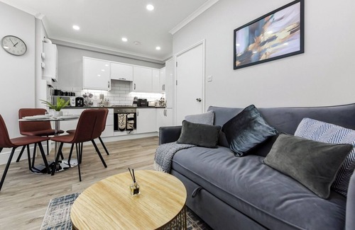 Livesey Apartment | Quaint Sanctuary in Bustling