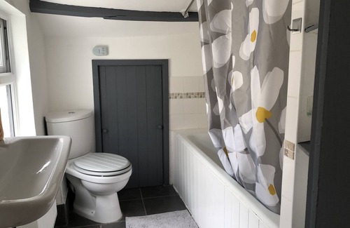 Gorleston-on-Sea House | Quaint Seaside Cottage - 5 Minutes from the Sea!