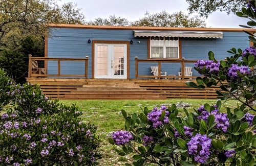 Pipe Creek Cabin | Quaint & Secluded Tiny House w/farm-fresh Breakfast & Beautiful Views!