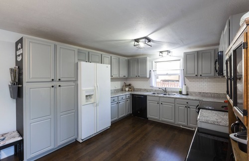 Washington House | Quaint & spacious family-friendly home with pool near Missouri wine trail