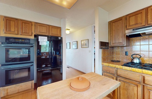 Eureka House | Quaint & Spacious Home w/Panoramic Bay Views & a Large Deck