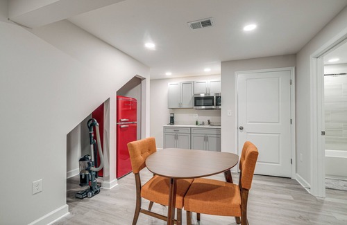 Stafford Apartment | Quaint Stafford Apartment w/Electric Fireplace!