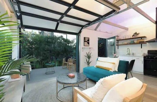 Little Italy House | Quaint Studio for 2 in the Heart of Little Italy!