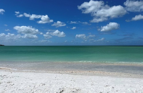 Sarasota Apartment | Quaint Studio on gorgeous Lido Key Beach in Sarasota.
