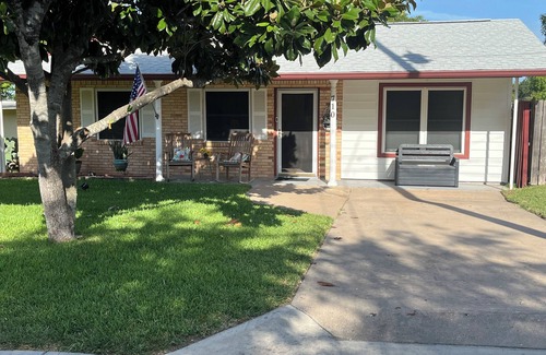 Burnet House | Quaint Styled House, Bluebonnet Capital, Epicenter of Highland Lakes areas.