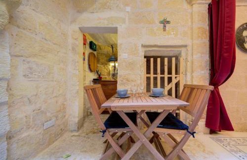 Cospicua Apartment | Quaint TownHouse in Cospicua