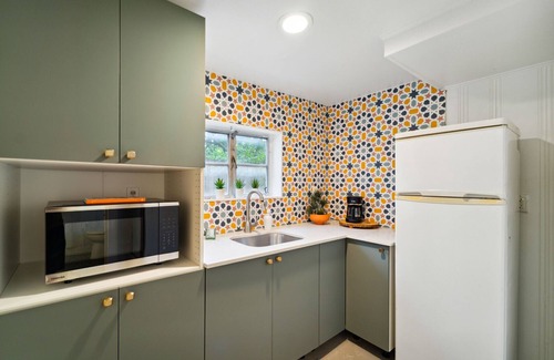 Clarksville House | Quaint Tree-Lined Studio in Historic Enfield