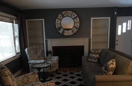 University Heights House | Quaint University Heights Cottage
