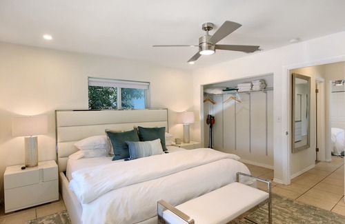Victoria Park Apartment | Quaint Victoria Park Apartment with Pool