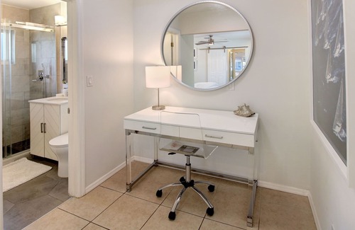 Victoria Park Apartment | Quaint Victoria Park Apartment with Pool