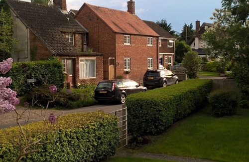 Wantage Cottage | Quaint village period cottage - 10 miles from Oxford