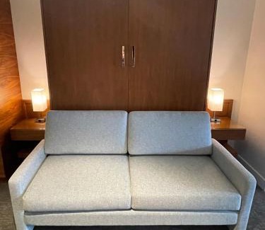 Regional District of Nanaimo Hotel | Qualicum Beach Inn