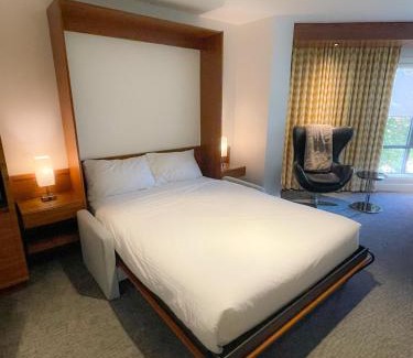 Regional District of Nanaimo Hotel | Qualicum Beach Inn