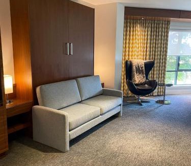 Regional District of Nanaimo Hotel | Qualicum Beach Inn