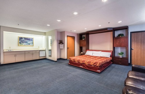 Mineralwells Hotel | Quality Express Inn & Suites