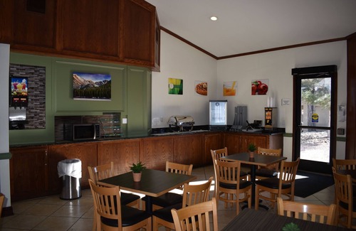 West Colorado Springs Hotel | Quality Inn and Suites Garden of the Gods