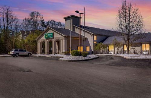 Austintown Hotel | Quality Inn Austintown-Youngstown West
