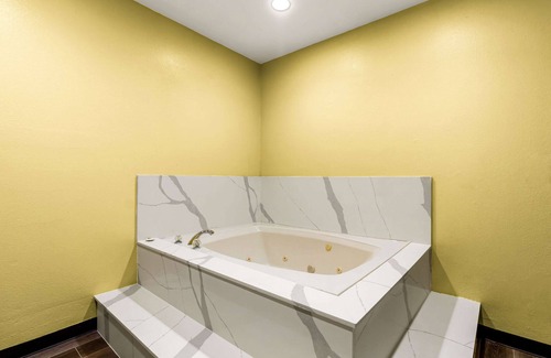 Bay City Hotel | Quality Inn Bay City TX