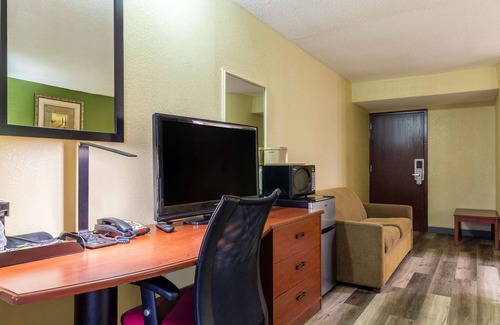 Baytown Hotel | Quality Inn Baytown - Houston East