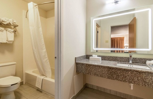 Bloomsburg Hotel | Quality Inn Bloomsburg