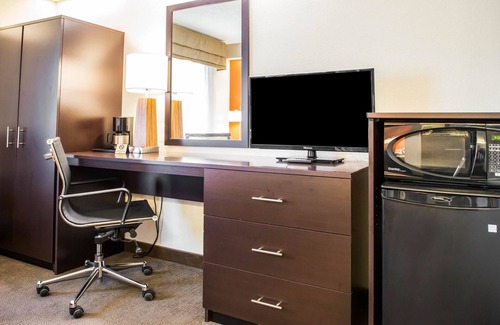 Bridgeport Hotel | Quality Inn Bridgeport - Clarksburg