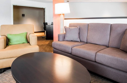Bridgeport Hotel | Quality Inn Bridgeport - Clarksburg