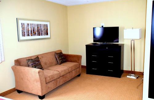 Bracebridge Hotel | Quality Inn