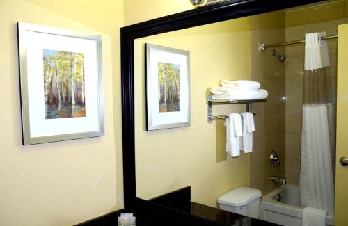 Bracebridge Hotel | Quality Inn