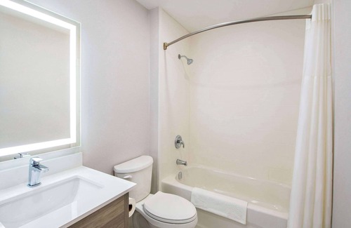 Chatham-Kent Hotel | Quality Inn