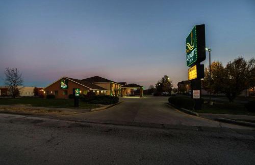 Carbondale Hotel | Quality Inn Carbondale University area