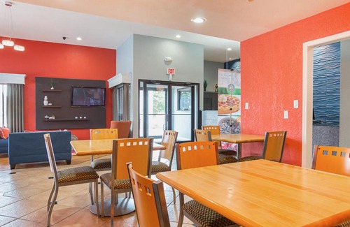 Carthage Hotel | Quality Inn Carthage