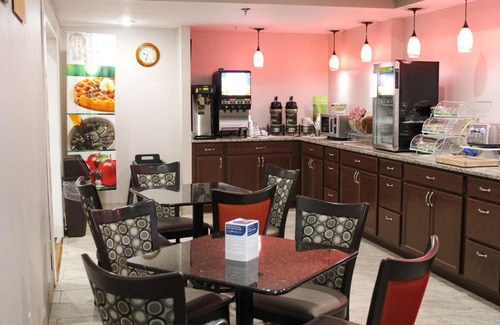 Clinton Hotel | Quality Inn Clinton-Knoxville North