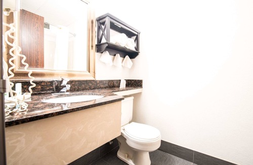 Cromwell Hotel | Quality Inn Cromwell - Middletown