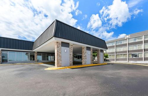 Englewood Hotel | Quality Inn Dayton Airport