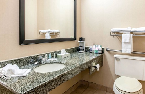 Defiance Hotel | Quality Inn Defiance