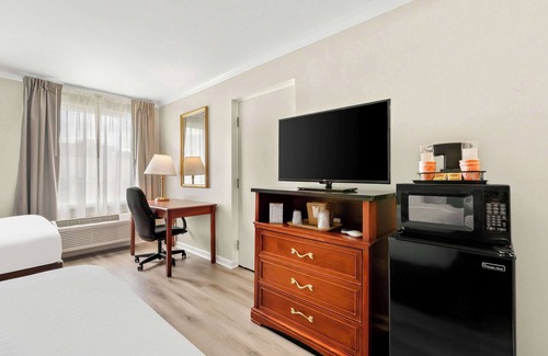 Edison Hotel | Quality Inn Edison-New Brunswick