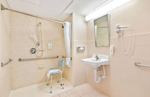 Edison Hotel | Quality Inn Edison-New Brunswick