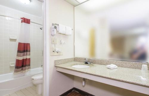 Emporia Hotel | Quality Inn Emporia