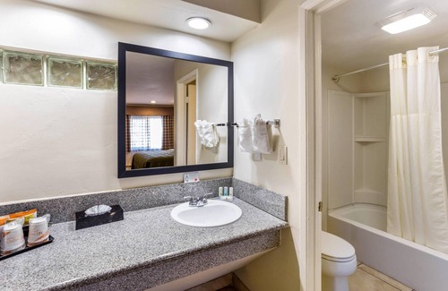 Central Escondido Hotel | Quality Inn Escondido San Diego North County