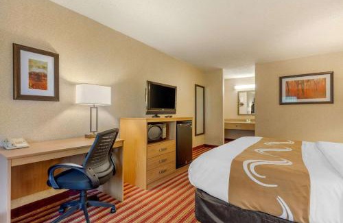 Clarksville Hotel | Quality Inn Exit 4