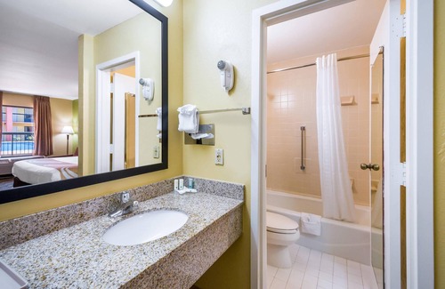 Fredericksburg Hotel | Quality Inn Fredericksburg, Central Park Area