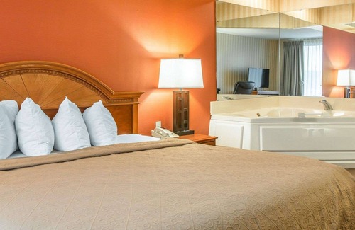 Gaylord Hotel | Quality Inn Gaylord